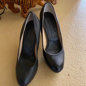 Banana republic black pumps